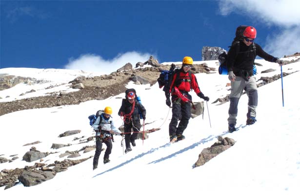 climbing-mountain-active-adventure