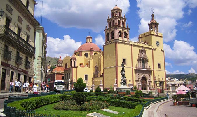 guanajuato-cathedral-colonial