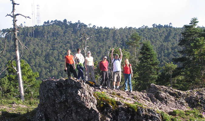 hikers-mountain-oaxaca