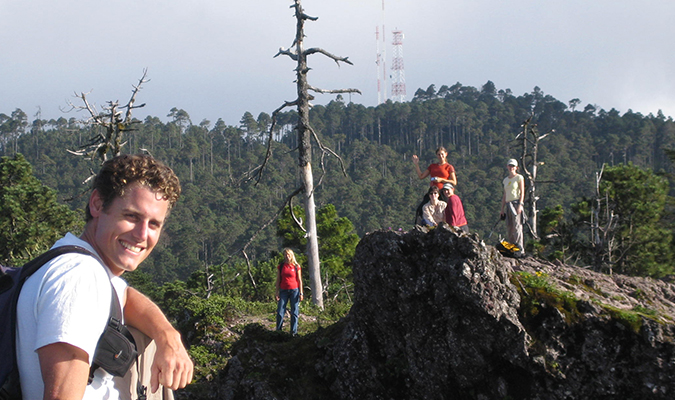 hiking-oaxaca-people-mountain