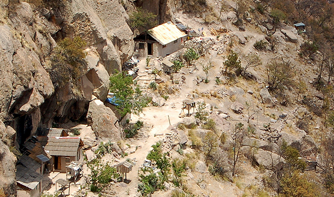 tarahumara-houses-cliff
