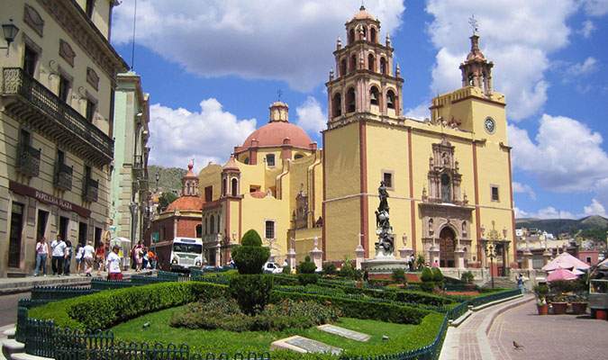 guanajuato-cathedral-close-view