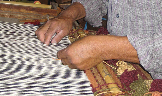 guy-weaving-yarns