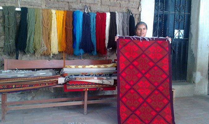 lady-showing-yarns-oaxaca