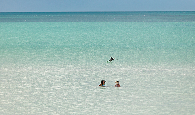 las-nubes-beach-people