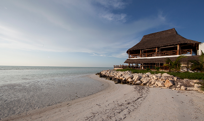 las-nubes-hotel-beach