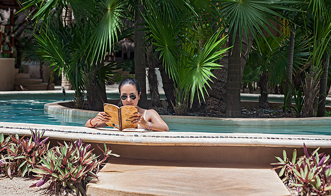 las-nubes-pool-reading