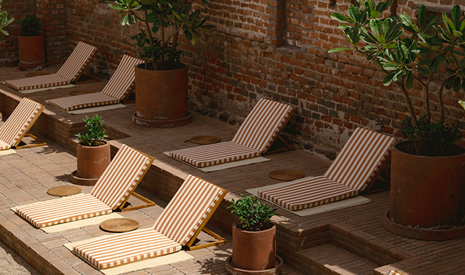 hotel-baja-club-sun-chairs