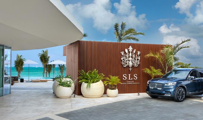 sls-cancun-driveway